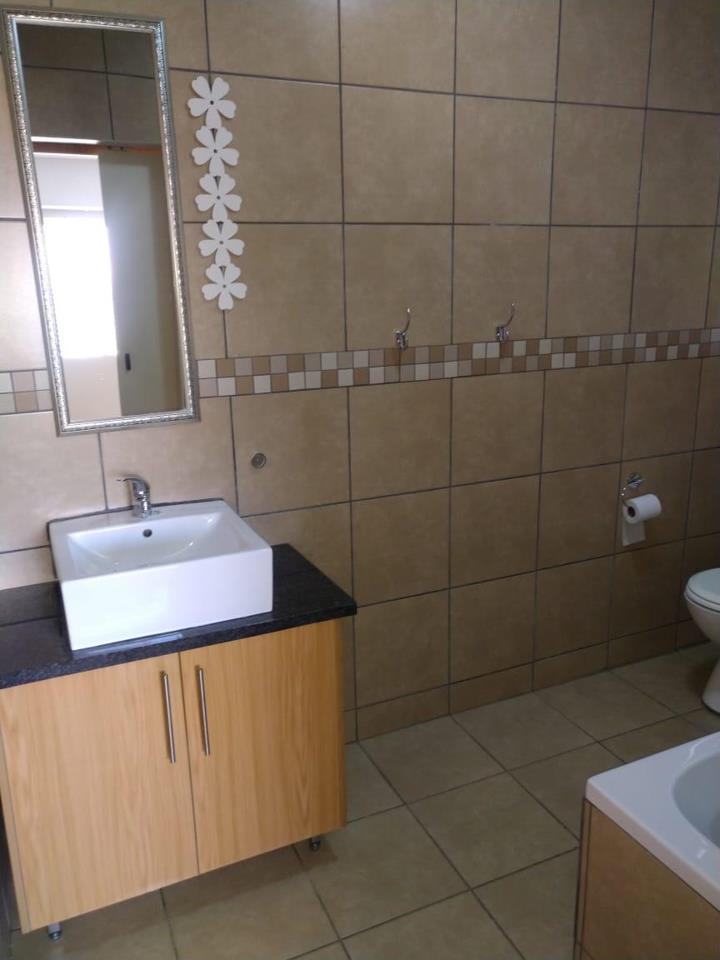 2 Bedroom Property for Sale in Langenhovenpark Free State